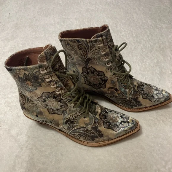 Jeffrey Campbell Boots - Picture 3 of 3